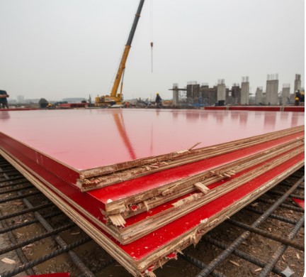 Incorrect cutting of shuttering ply causing damaged edges